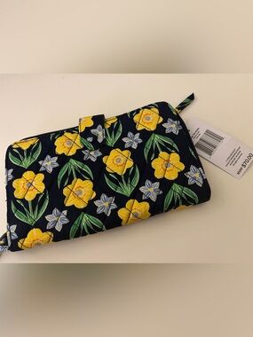 Vera Bradley Quilted Floral Wristlet Wallet - Navy & Yellow - NWT